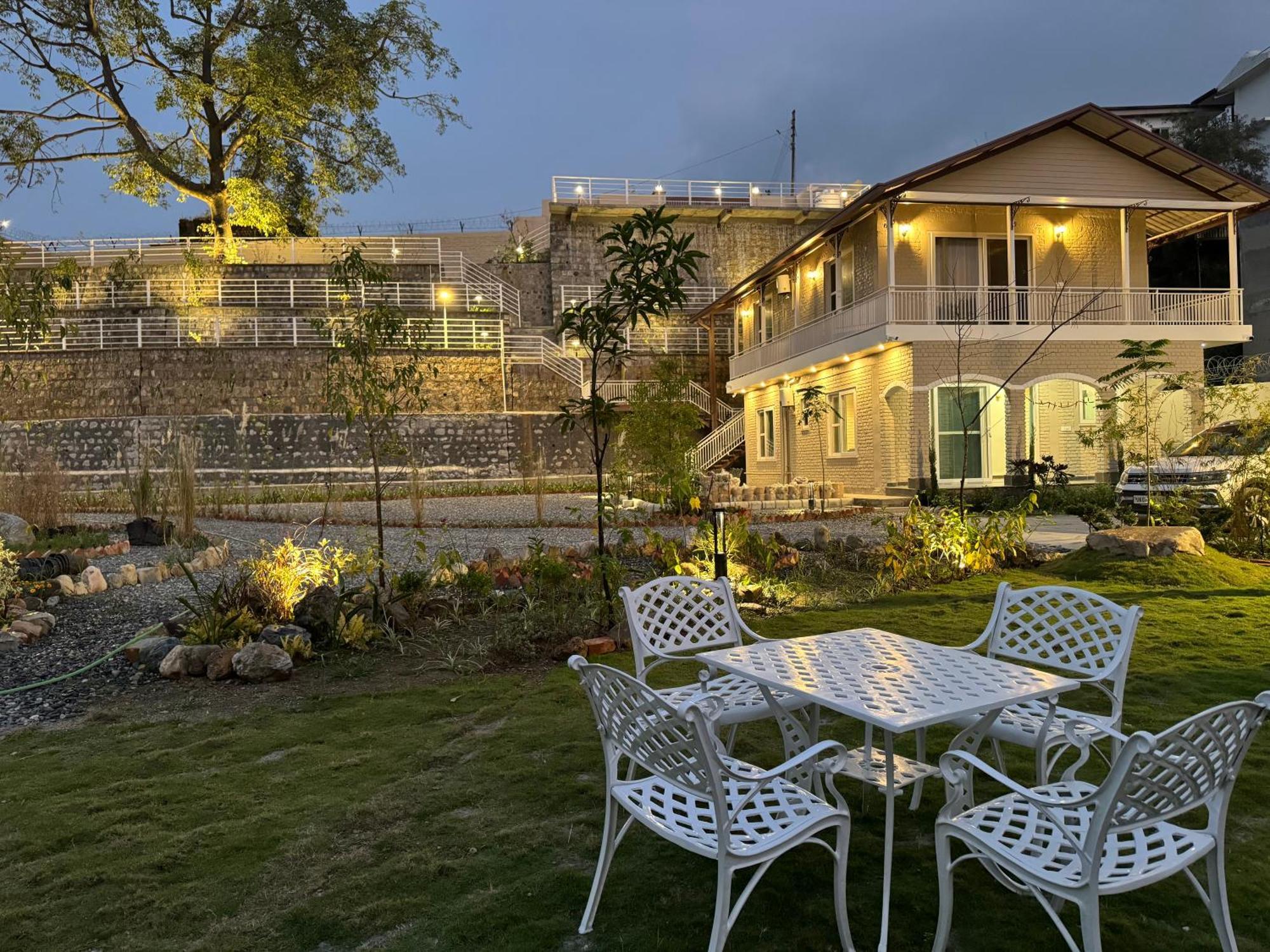 Cliff House, 3Br Lux Farmhouse 2Km To Rajpur Road デヘラードゥーン エクステリア 写真